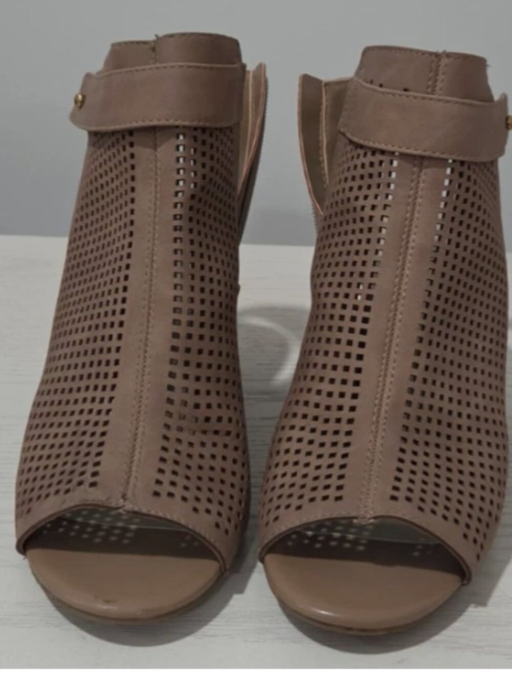 A.N.A Trout Open Toe Shoe Women's Size 7.5
